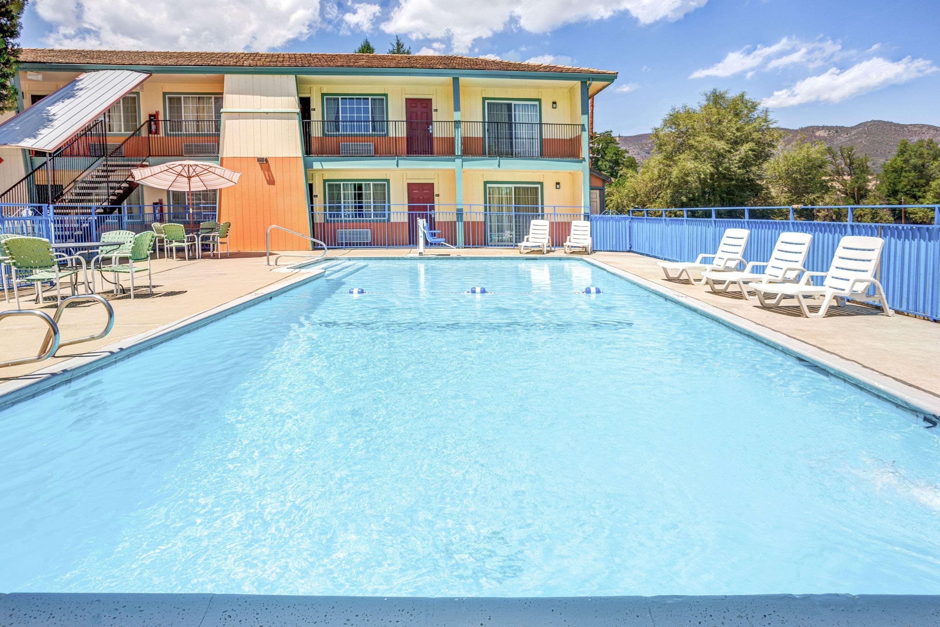 Hotel Super 8 By Wyndham Yreka Exterior foto